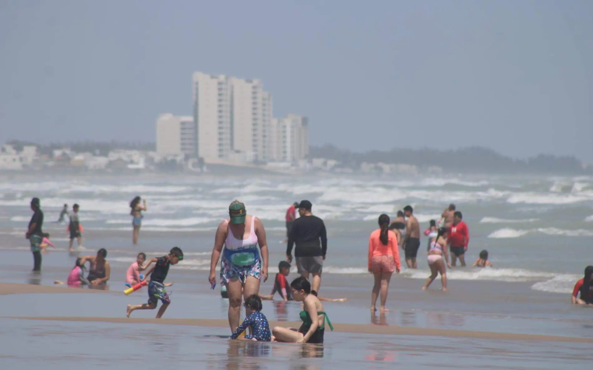 Alertan por tres zonas de riesgo en playa Miramar 1